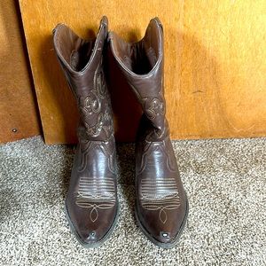 Brown women’s cowboy boots